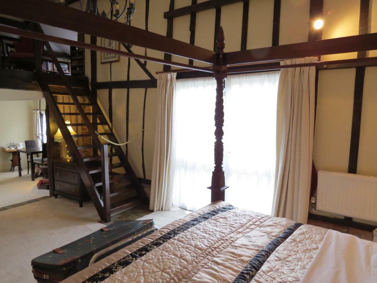The Greyhound - Historic Former Bed & Breakfast 4*