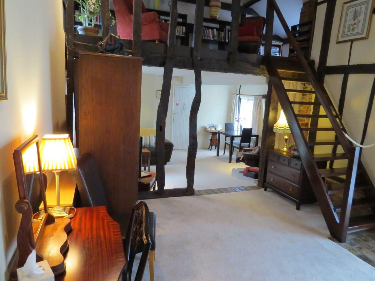 Bed & Breakfast The Greyhound - Historic Former 4*