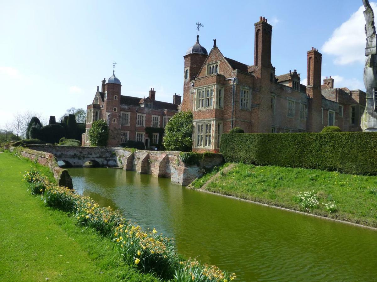 The Greyhound - Historic Former 4* Glemsford